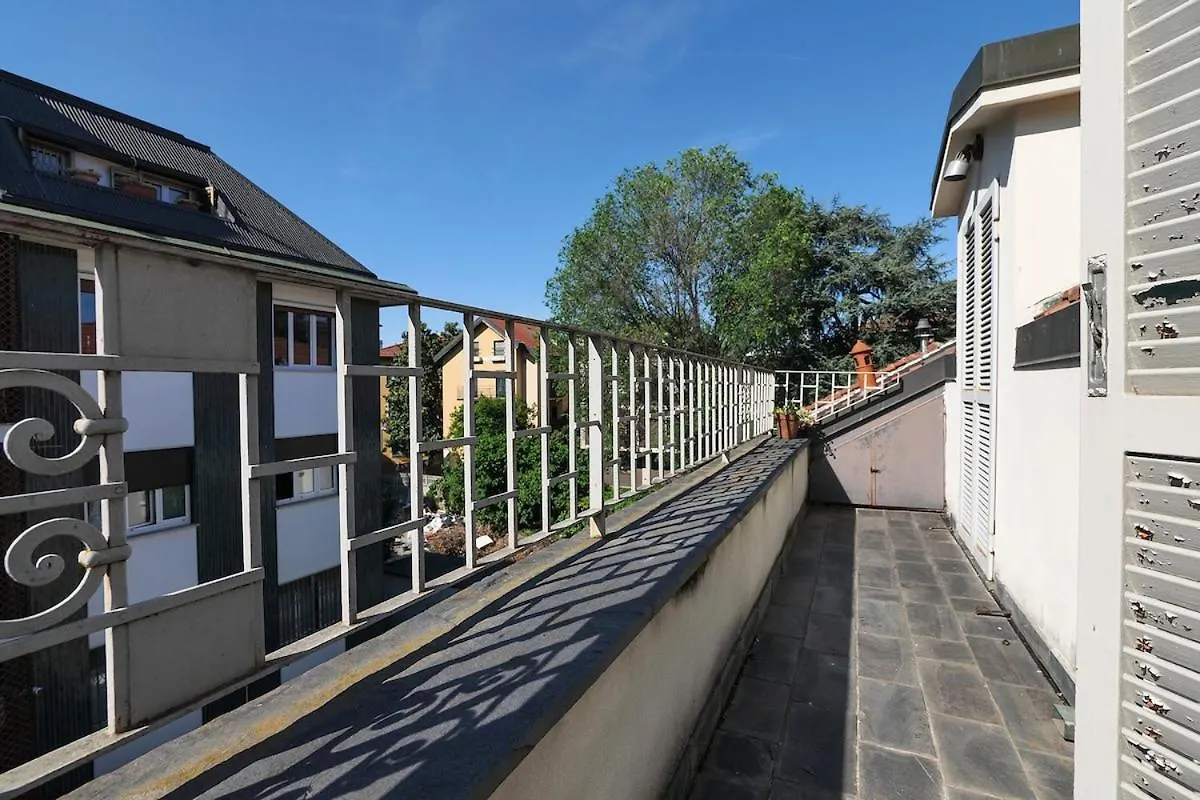 Charming Liberty-Style Villa With Garden And Parking Near City Life Milano