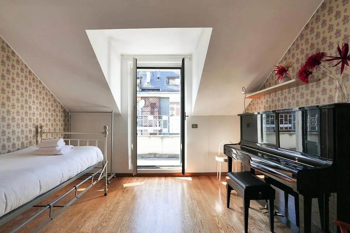 Charming Liberty-Style Villa With Garden And Parking Near City Life Milano
