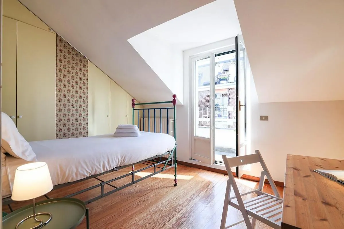 Charming Liberty-Style Villa With Garden And Parking Near City Life Milano