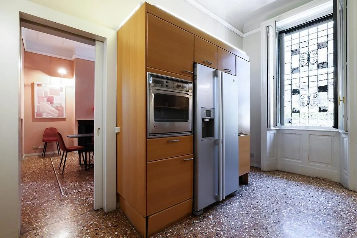 Charming Liberty-Style Villa With Garden And Parking Near City Life Milano